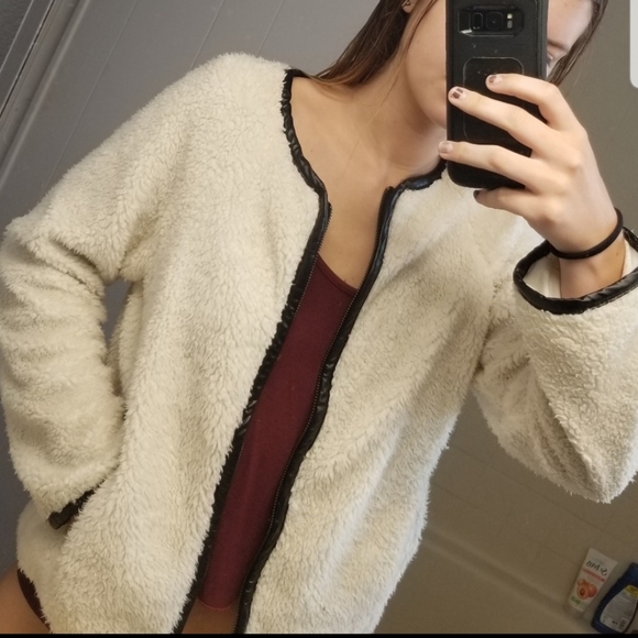 LF faux fur coat - Picture 4 of 4